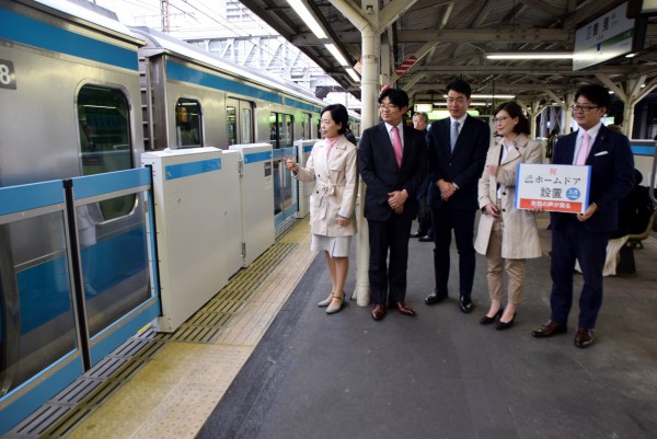 ３月３日鶴見駅ホームドア視察